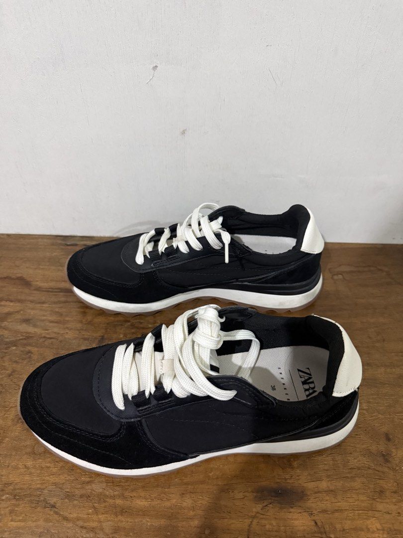 Zara Black Sneakers (Size 38) (Category: Sneakers) located in Bacoor. Submitted by jarciatrading (Listing ID 1465309697, Image 3). Description: size 38 womens suede/gamusa material ❗️needs cleaning on the sides of the soles, a bit of heel drag (but other than that, there are no other flaws).