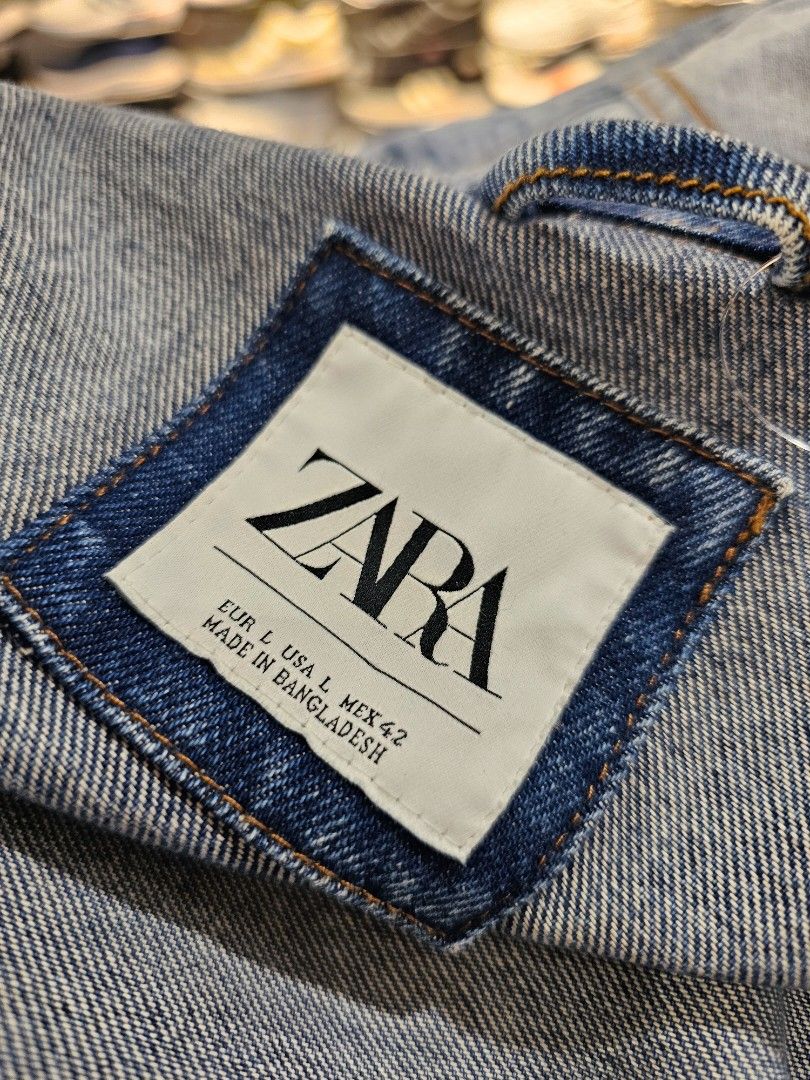Zara Denim Jacket (Category: Coats, Jackets and Outerwear) located in Baguio. Submitted by kayeonlineshop (Listing ID 1465213376, Image 2). Description: A classic, regular-fit trucker jacket crafted from mid-to-light wash indigo cotton denim. It features a sharp, traditional pointed collar, button-cuff long sleeves, and a full button-up front..