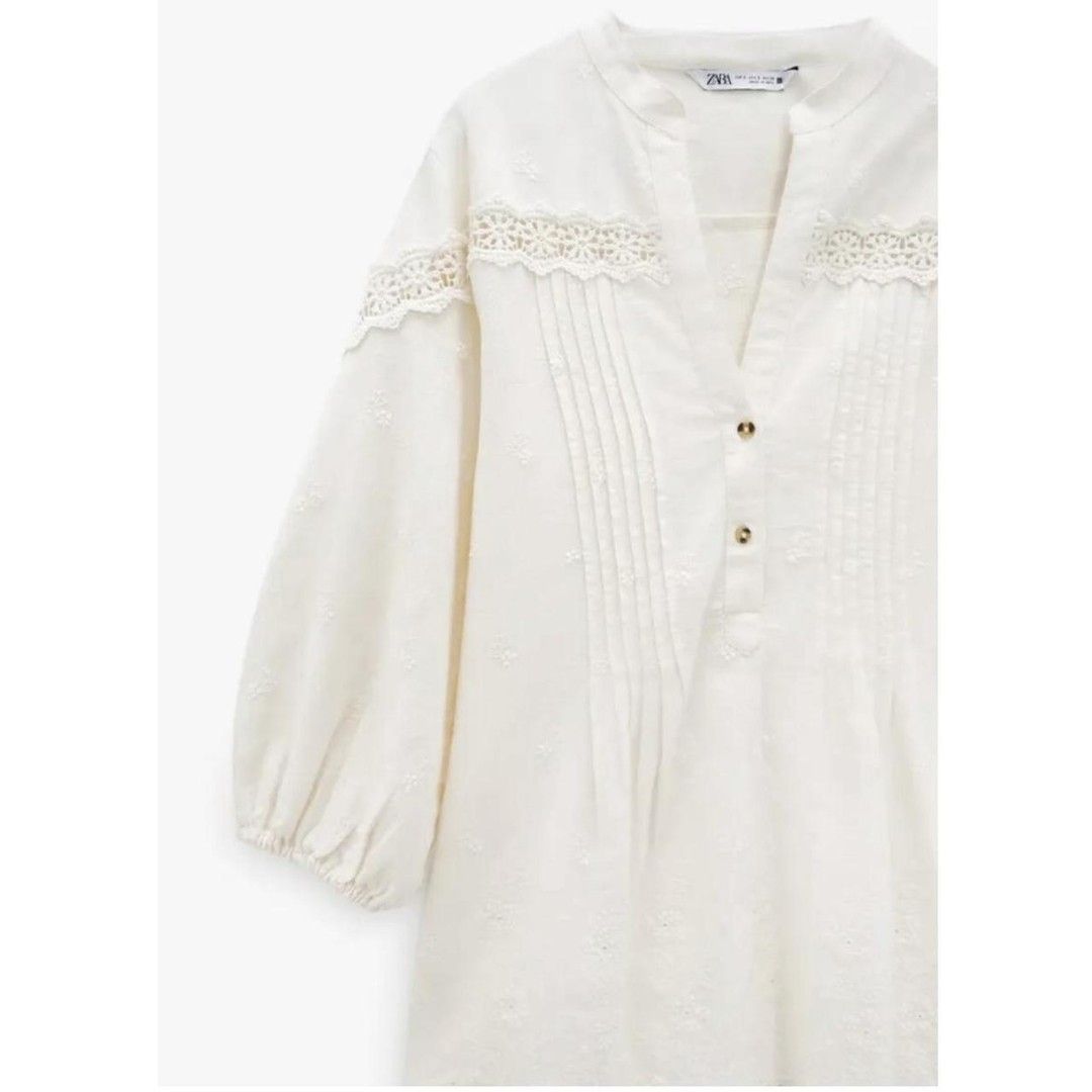 Zara embroidered top (Category: Blouses) located in San Fernando. Submitted by channel_orange (Listing ID 1465174432, Image 2). Description: .