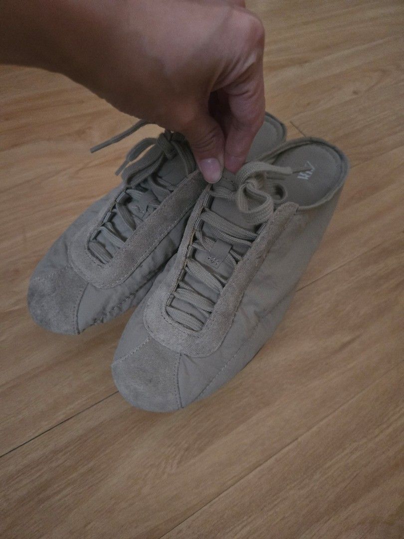 ZARA FABRIC TRAINERS (Category: Flats & Sandals) located in Imus. Submitted by tinph (Listing ID 1465211987, Image 1). Description: Size 38 NO INCLUSIONS MOP: Bdo/BPI/ G cash shipping ( shouldered by buyer) : grab/lalamove ( arranged by buyer ) gogo express item is shipped after payment is verified No offer, no transaction Be 100% sure in getting the item before placing.