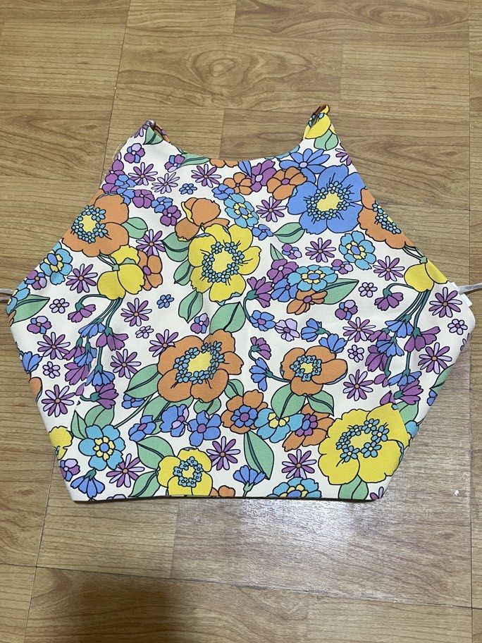 Zara Floral Crop Top (Category: Blouses) located in Manila. Submitted by hubaderascloset (Listing ID 1465337551, Image 1). Description: .