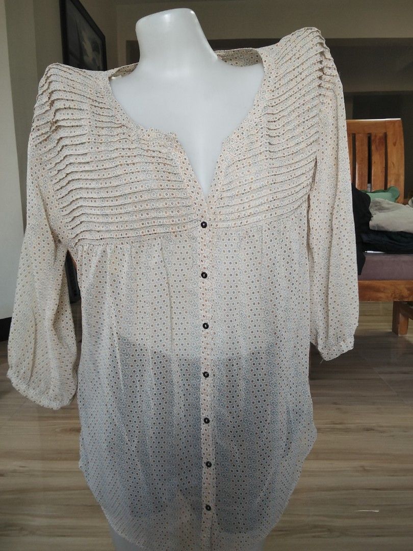 Zara floral design 3/4 sleeve (Category: Blouses) located in Calasiao. Submitted by alluringvenus.thriftshop (Listing ID 1465248565, Image 1). Description: very good condition from USA balik bayan box.