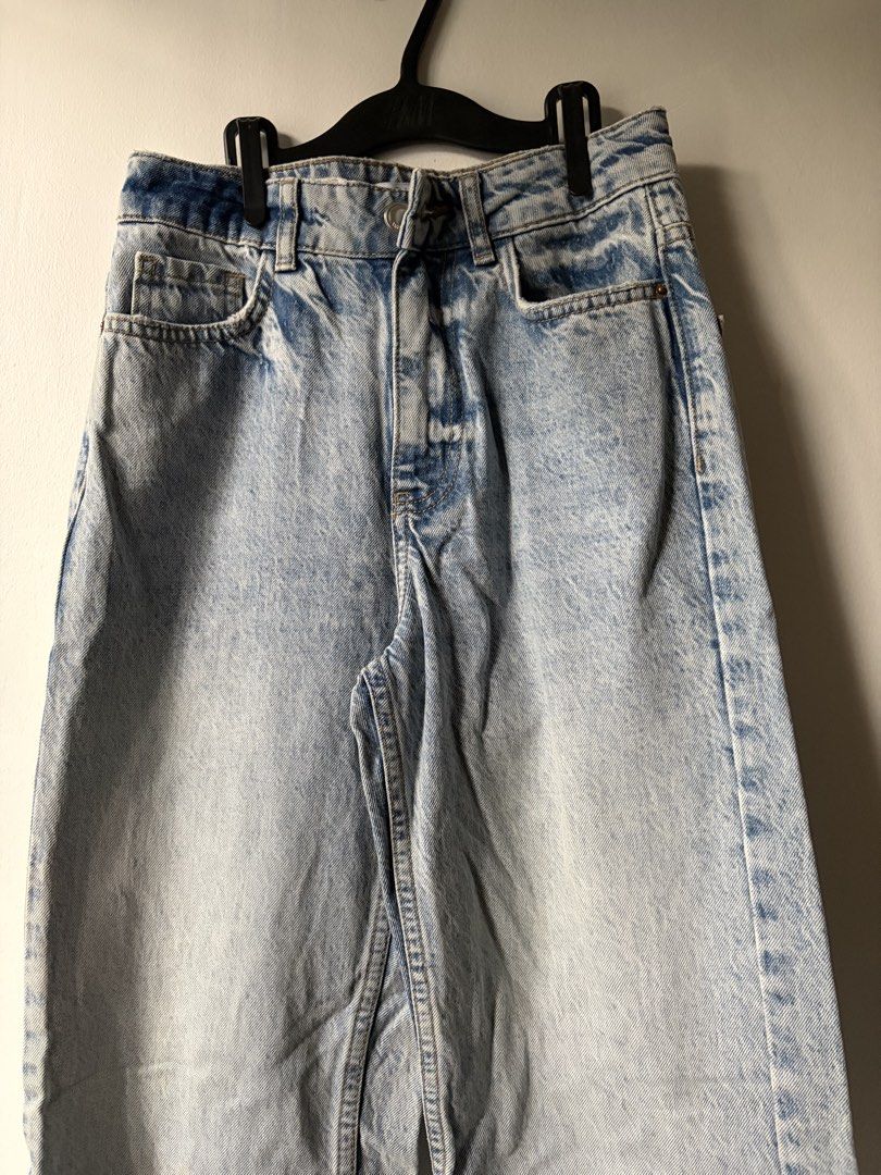 ZARA High-waisted jeans (Category: Jeans) located in Las Pinas. Submitted by bibliomomma (Listing ID 1465234874, Image 3). Description: high-waisted, straight leg Zara jeans feature a light acid wash finish and raw, frayed hem detailing for a trendy, laid-back vibe No photo when worn Waist when laid flat 12.5 inches Length 41 inches.