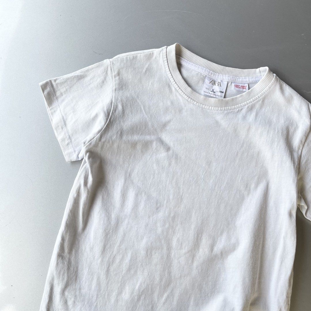 Zara Kids White Basic T-Shirt Size 4 (Category: Shirts) located in Mandaue City. Submitted by chinsyap_03 (Listing ID 1465301918, Image 2). Description: - Brand: Zara - Size: 4 years / 104 cm - Color: Classic white - Style: Short sleeves, ribbed crew neckline - Versatile everyday staple, easy to mix and match with any bottoms - Made in Bangladesh.