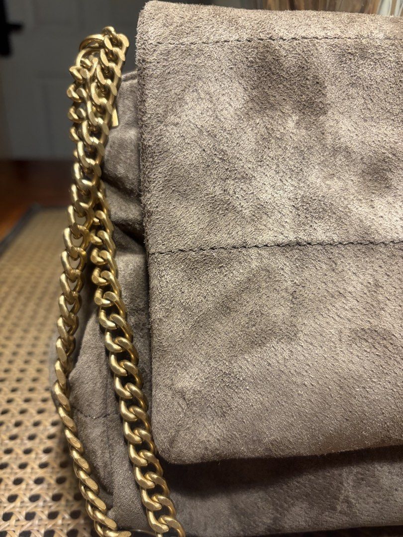 Zara leather shoulder bag with flap (Category: Shoulder Bags) located in Mandaluyong City. Submitted by rachel.cadiz (Listing ID 1465316176, Image 2). Description: Suede zara bag Very nice in actual/spacious/magaan Used only once Bought Sept 2026 Bagong bago pa and still in their new collection With tag P4595 selling low 3099 parang brand new pa. Parang fresh from the mall binili .