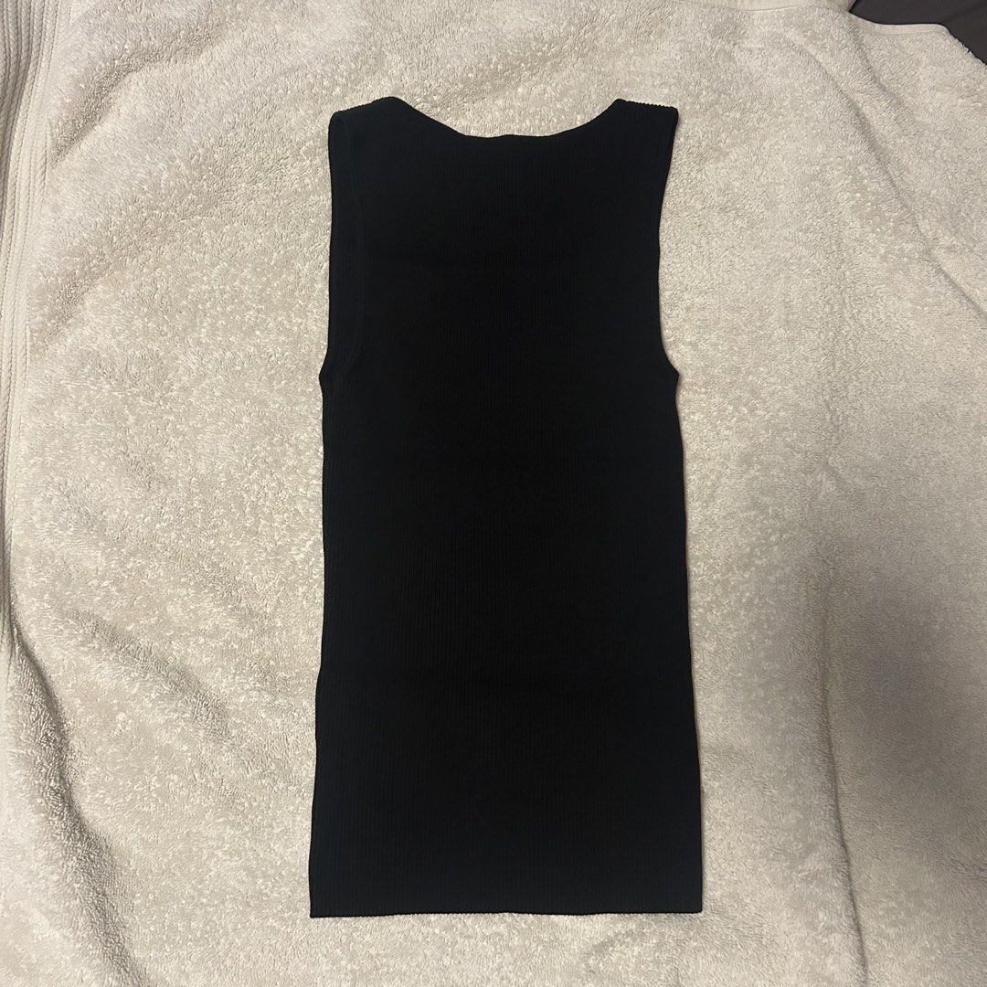 Zara low-back boat neck top (Category: Sleeveless) located in San Juan City. Submitted by e_declutters2019 (Listing ID 1465340749, Image 1). Description: •10/10 condition • ribbbed stretchy material • size small.