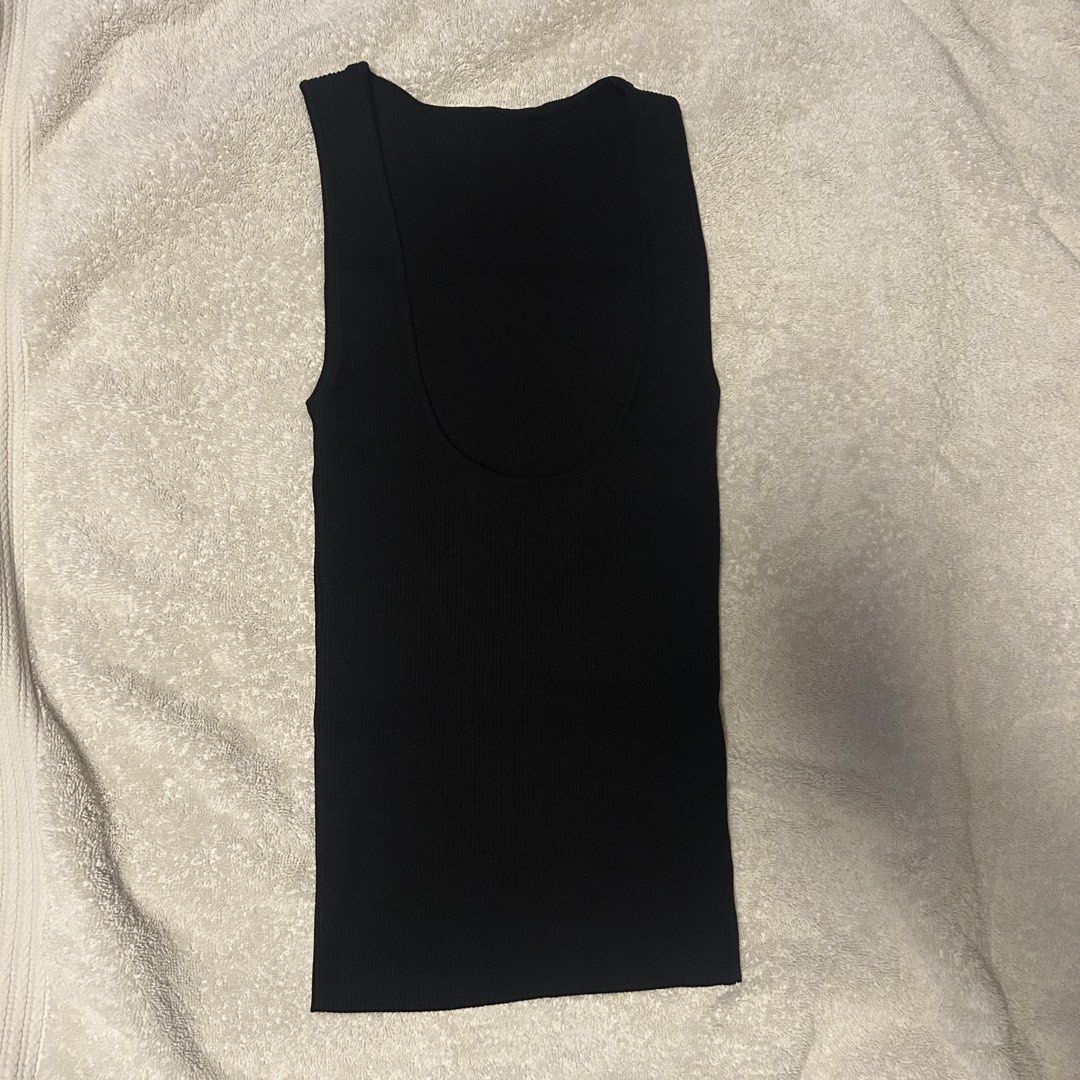 Zara low-back boat neck top (Category: Sleeveless) located in San Juan City. Submitted by e_declutters2019 (Listing ID 1465340749, Image 2). Description: •10/10 condition • ribbbed stretchy material • size small.