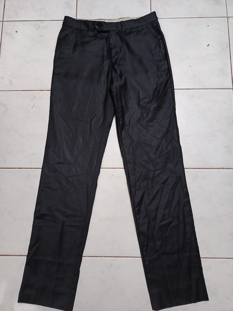 Zara man black trousers slacks (Category: Chinos) located in Rizal. Submitted by vanessa_finds_ (Listing ID 1465324914, Image 1). Description: waist 28-29 length 41.5" leg opening 7.5".