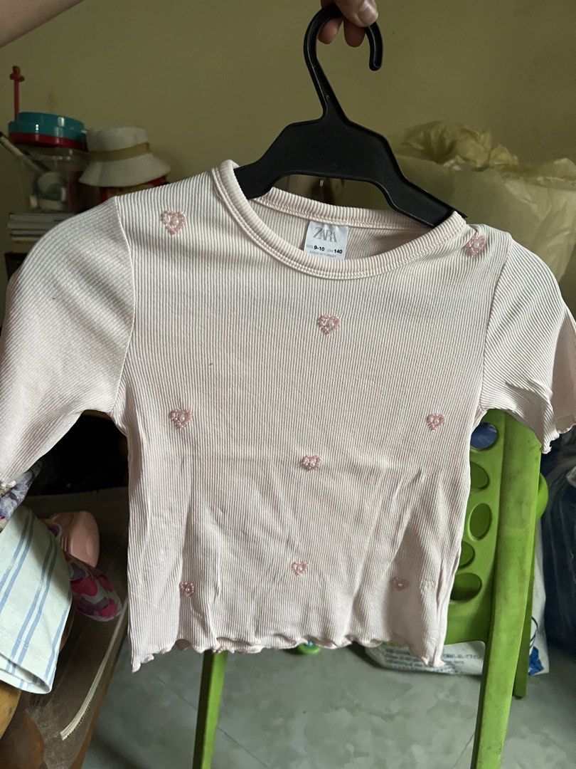 Zara pink knitted top (Category: Babies & Kids Fashion) located in Imus. Submitted by labella.mnl (Listing ID 1465257846, Image 1). Description: Last price posted Size 140cm Best fits 4-5Y No flaws Good as new .