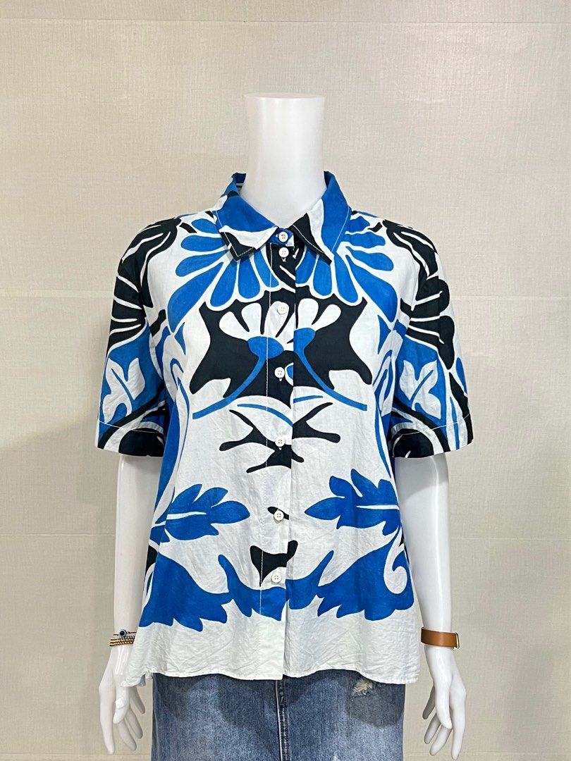 Zara Printed Blue White Blouse (Category: Blouses) located in Cebu City. Submitted by kei.flmn (Listing ID 1465182121, Image 2). Description: 📌PLEASE READ BEFORE MAKING AN OFFER Excellent Condition (No issues) Size:Fits L/XL - [x] Flat Lay Measurements (in inches): - [x] Bust: 42” - [x] Length Reference: Mannequin Height : 5’4” (First-come, first-served basis) Due to an increased number of joy reservers and fake buyers, offers will only be accep