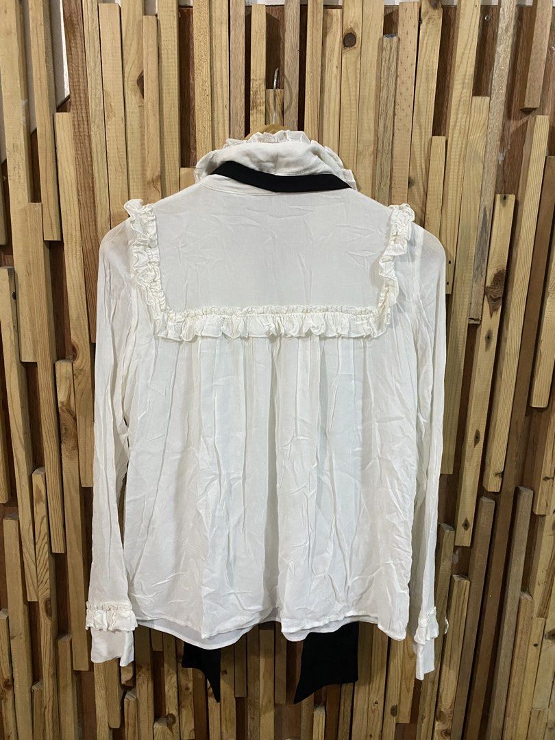 Zara Ruffle Bow Detail Blouse (Category: Longsleeves) located in Mabalacat. Submitted by calmrabbit.ae2127 (Listing ID 1465294092, Image 3). Description: .
