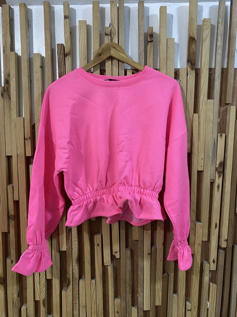 Zara Ruffle Sweater (Category: Longsleeves) located in Mabalacat. Submitted by calmrabbit.ae2127 (Listing ID 1465298702, Image 2). Description: .