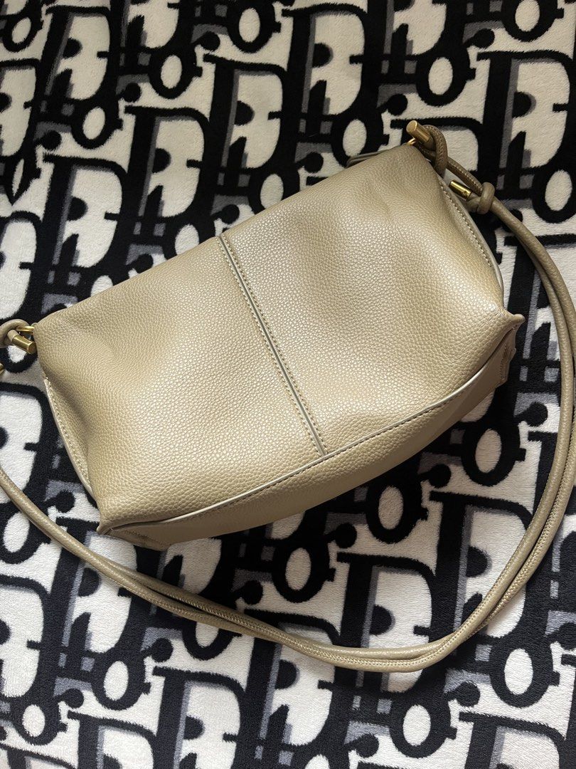 Zara Shoulder Bag (Category: Shoulder Bags) located in Cavite. Submitted by cris.tinang1924 (Listing ID 1465338583, Image 1). Description: Adjustable Strap Legit Zara No issue .