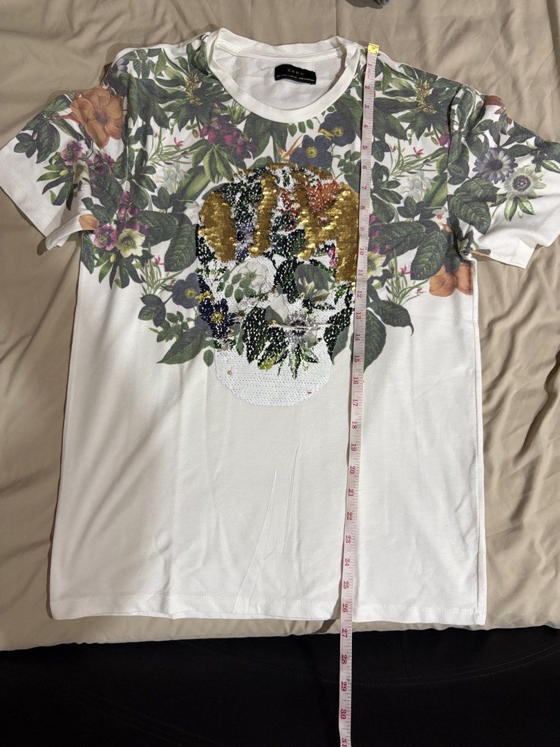Zara Skull Sequence Tee (Category: Tshirts & Polo Shirts ) located in Mandaue City. Submitted by Jbumendo001 (Listing ID 1465314756, Image 1). Description: 💯% authentic and legit Zara Skull Sequence Tee Design can change Size: S Condition 9/10 shirt only RFS: not my style anymore.