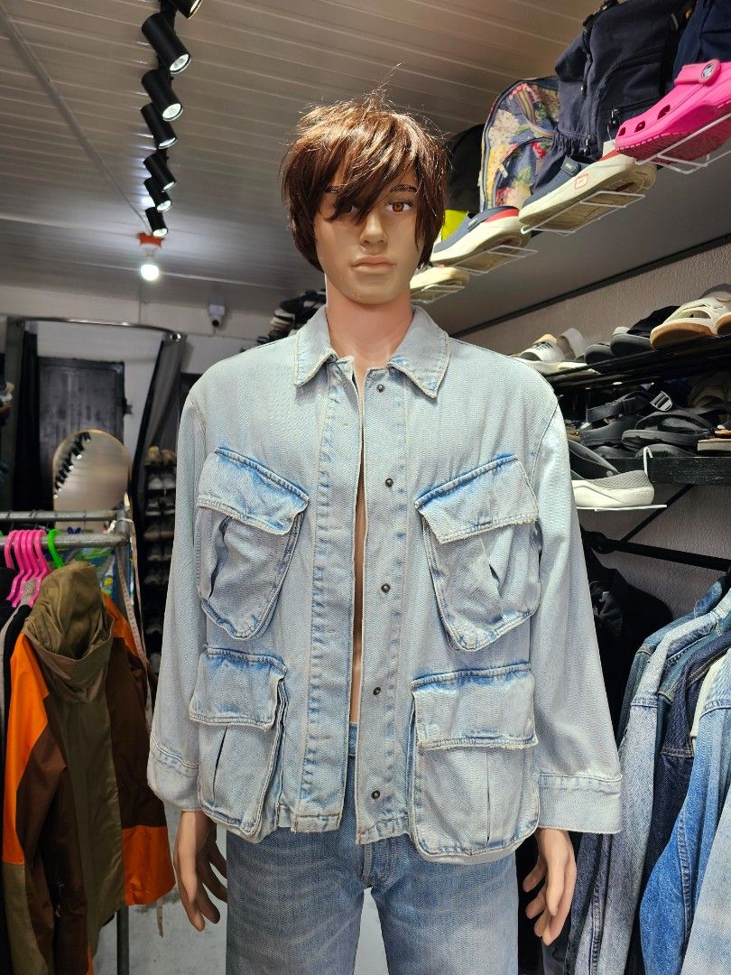 Zara TRF Denim Jacket (Category: Coats, Jackets and Outerwear) located in Baguio. Submitted by kayeonlineshop (Listing ID 1465212454, Image 1). Description: -light blue Zara TRF Denim Jacket with Pockets features four large utility-style cargo pockets on the front.