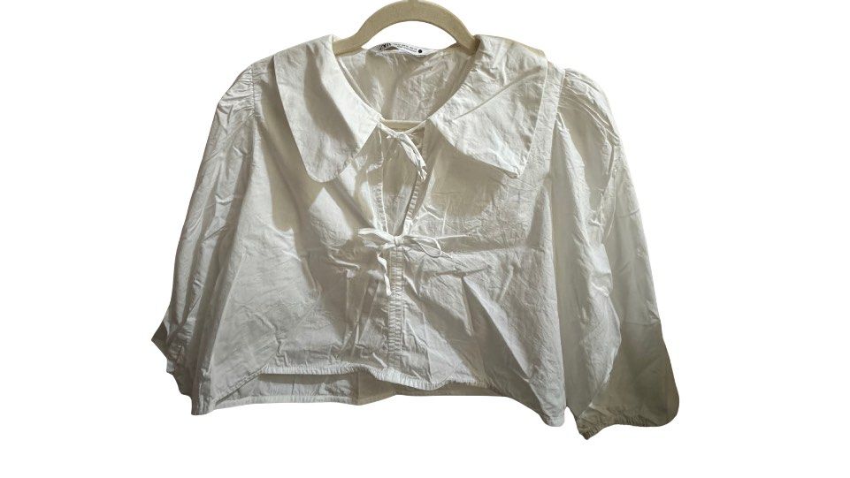 Zara White Cropped Poplin top (Category: Blouses) located in Paranaque City. Submitted by meowdonna (Listing ID 1463833118, Image 3). Description: - Size:Xs - Location: Cavite - Payment: gcash/cod.