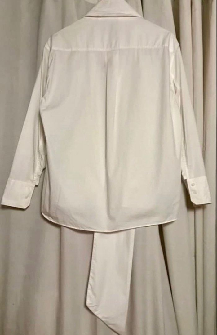ZARA White Poplin Bow Tie Neck Longsleeve (Category: Shirts) located in Caloocan City. Submitted by declutteringph. (Listing ID 1465331444, Image 3). Description: Size S on the tag! Measurements: Dimension (inches) flat laid Shoulder- 19” Pit to pit - 21” Length - 26” - 29” Sleeves Length-22” .