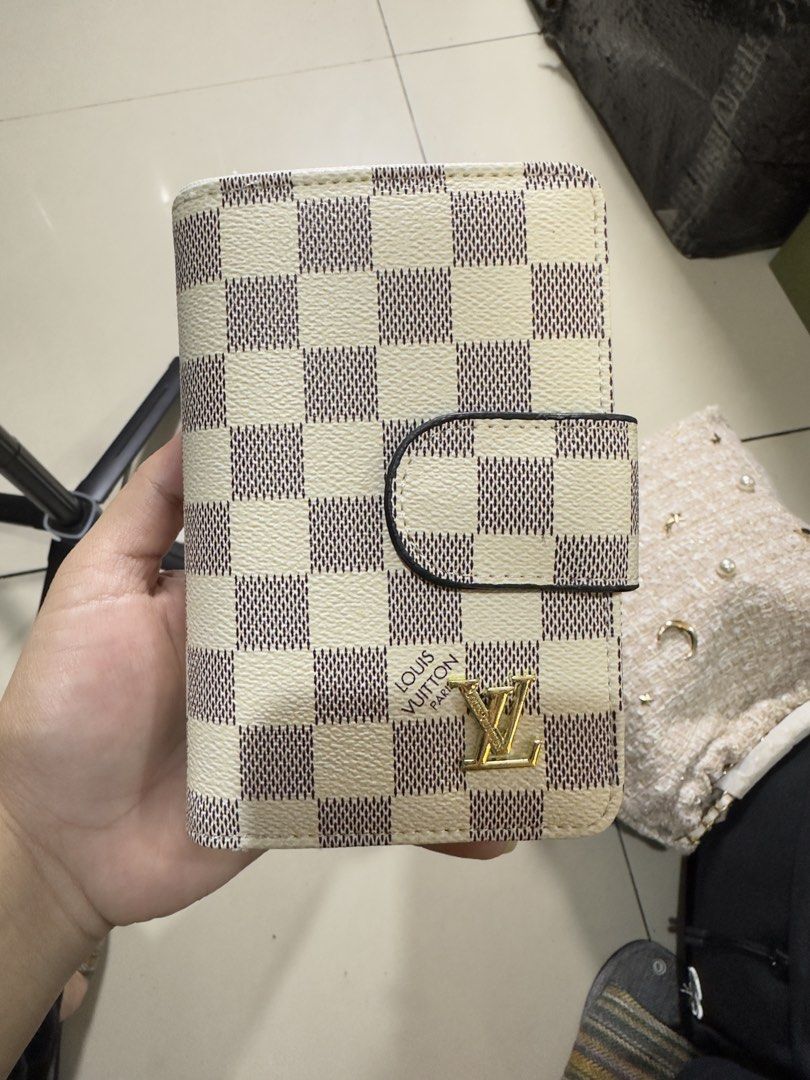0n Sale Coded Azur 3Lvi Medium Wallet (Category: Wallets & Card holders) located in Binmaley. Submitted by amayscollections (Listing ID 1467123034, Image 1). Description: 0n Sale Coded Azur 3Lvi Medium Wallet with box and dustbag for only ₱350 payment first ₱420 cash on delivery.
