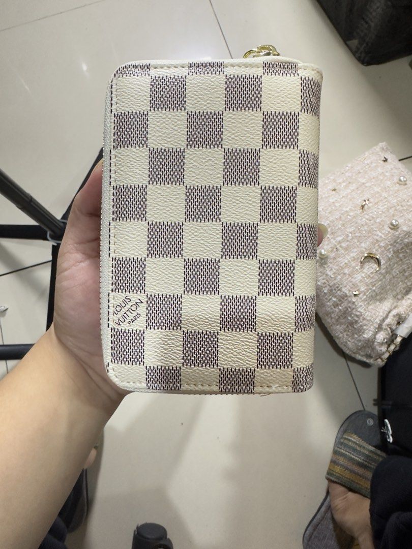 0n Sale Coded Azur 3Lvi Medium Wallet (Category: Wallets & Card holders) located in Binmaley. Submitted by amayscollections (Listing ID 1467123034, Image 3). Description: 0n Sale Coded Azur 3Lvi Medium Wallet with box and dustbag for only ₱350 payment first ₱420 cash on delivery.