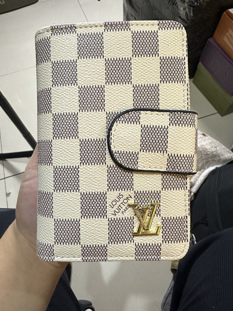 0n Sale Coded Azur 3Lvi Medium Wallet (Category: Wallets & Card holders) located in Binmaley. Submitted by amayscollections (Listing ID 1467123034, Image 2). Description: 0n Sale Coded Azur 3Lvi Medium Wallet with box and dustbag for only ₱350 payment first ₱420 cash on delivery.