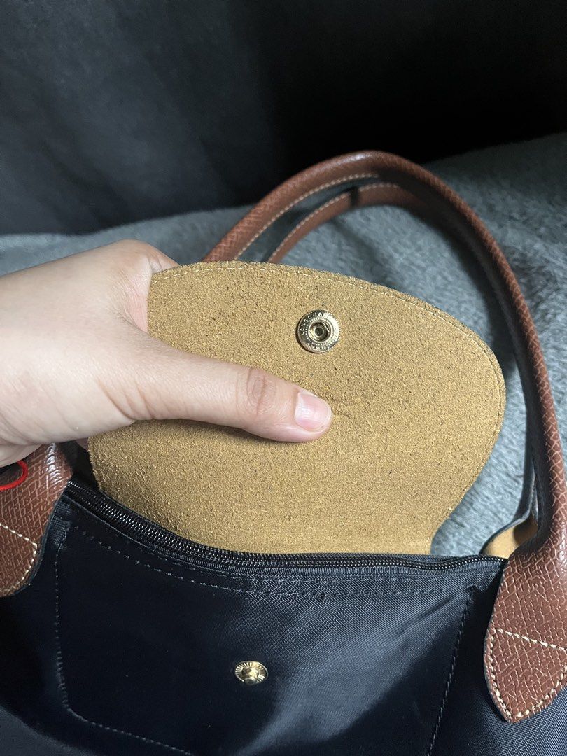 Longchamp black longhandle (Category: Tote Bags) located in San Jacinto. Submitted by kellysthrift_ (Listing ID 1466983842, Image 3). Description: Lomgchamp In black brown good as new .