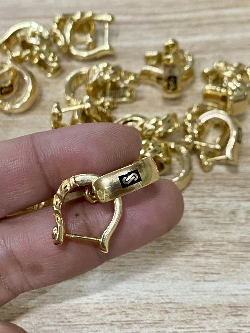 18k monaco earrings (Category: Earrings) located in Manila. Submitted by mightystone_77b719 (Listing ID 1467028407, Image 1). Description: .