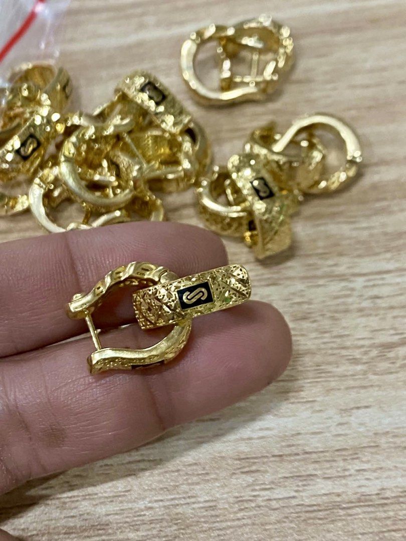 18k monaco earrings (Category: Earrings) located in Manila. Submitted by mightystone_77b719 (Listing ID 1467028759, Image 1). Description: .