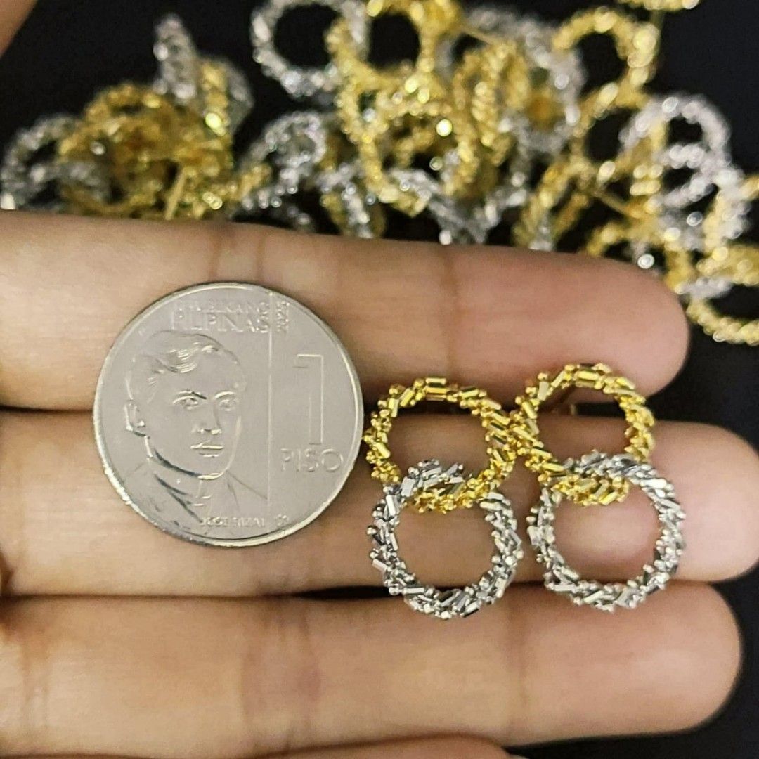 18k yg/wg yg pawnable earrings (Category: Earrings) located in Manila. Submitted by luxesparks (Listing ID 1467063875, Image 2). Description: .