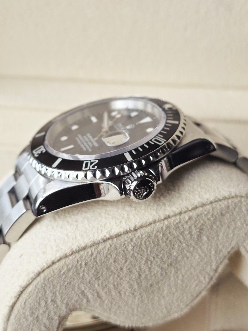 1995 Rolex Submariner Date 40 16610 Complete (Category: Luxury Watches) located in Makati City. Submitted by rvffy (Listing ID 1467084877, Image 2). Description: Rolex Submariner Date 40 PRICE: Php548,000 Year: 1995 Size: 40mm Model: Submariner Date 40 Model Number: 16610 Links: 12 (Complete) RoIex Guarantee Card/Certificate: Yes Rolex Box: Yes PM for inquiries. 📍 One Ayala, 1 Ayala Ave cor. Edsa, Makati City #116610ln #116610lv #16610 #16610lv 