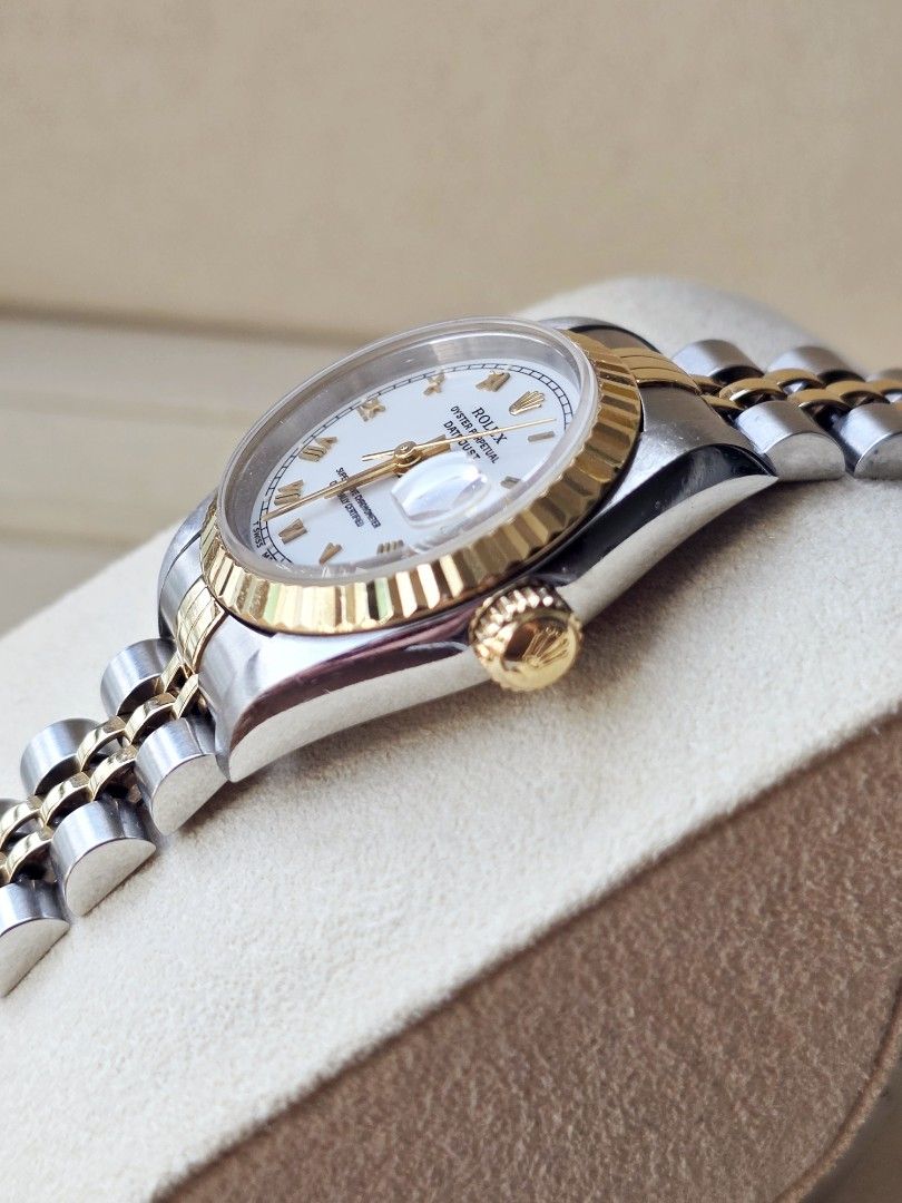 1998 Rolex Datejust 26 69173 Complete (Category: Luxury Watches) located in Makati City. Submitted by rvffy (Listing ID 1467085364, Image 2). Description: Rolex Datejust 26 - Complete Set PRICE: Php338,000 *Newly Serviced Year: 1998 Size: 26mm Model: Datejust 26 Model Number: 69173 Links: 19 RoIex Guarantee Card/Certificate: Yes RoIex Box: Yes Serviced by; Watch Solutions PM for inquiries. 📍 One Ayala, 1 Ayala Ave cor. Edsa, Makati City #69173 #