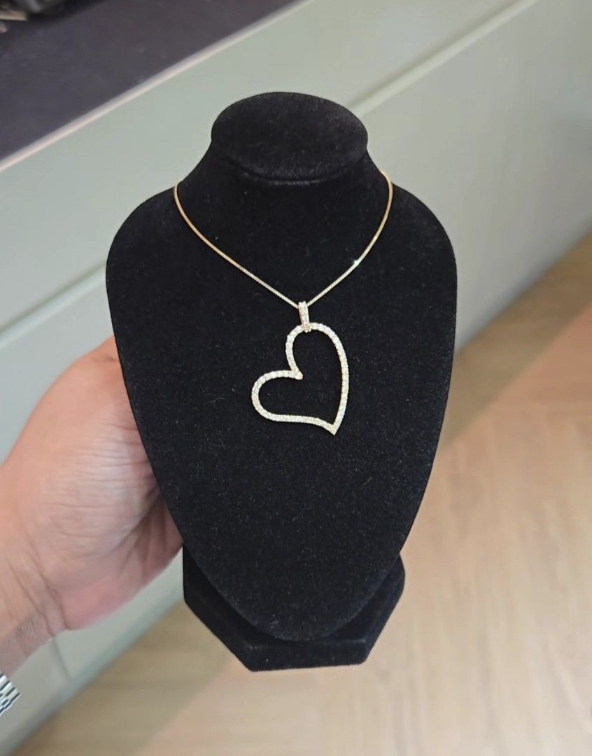 1carat diamond Open Heart necklace (Category: Necklaces) located in Malolos. Submitted by keenhorse_ef38ab (Listing ID 1467056866, Image 2). Description: 1carat diamond 14Karat gold.