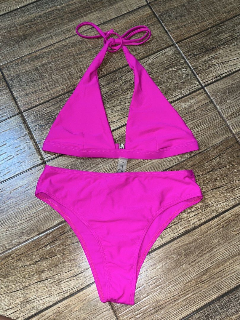 2 Piece Swimsuit (Category: Bikinis & Swimsuits) located in Mandaluyong City. Submitted by yanna_02501 (Listing ID 1467127311, Image 2). Description: Self tie and adjustable straps. Never used..