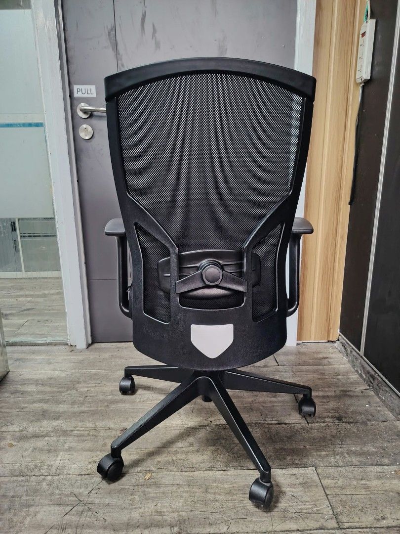 2nd Hand Benithem Office Chair (Category: Chairs) located in Muntinlupa City. Submitted by freestone_d54257 (Listing ID 1467079502, Image 2). Description: 2nd Hand Benithem brand.