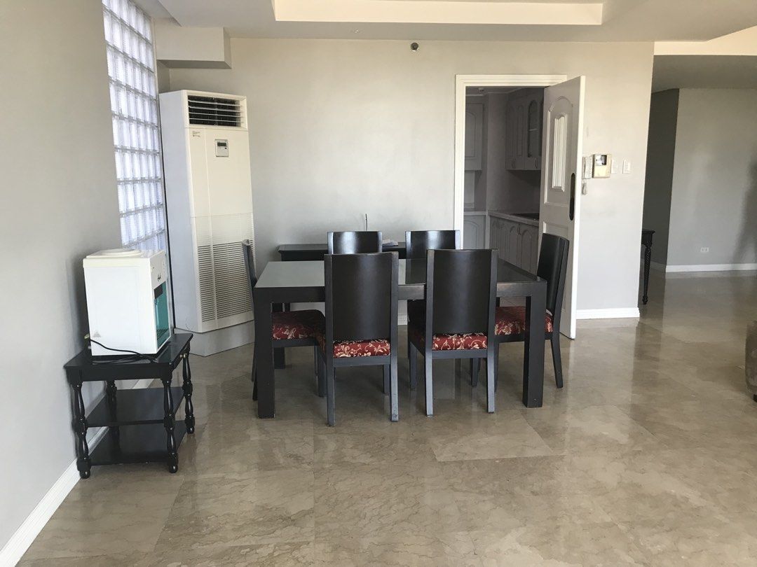 3Bedrooms Unit For Sale (Category: Apartments & Condos) located in Las Pinas. Submitted by mariafutalan510 (Listing ID 1467075029, Image 3). Description: Aspen Tower Alabang - Condo Unit For Sale FA:192sqm 3Bedrooms 3Toilet and Bath Maidsroom w/TB 2Parking Slot Selling Price: Php 35,000,000.00 Viewing: By Appointment.