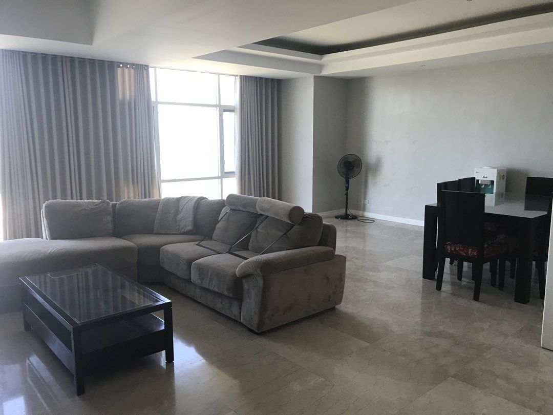 3Bedrooms Unit For Sale (Category: Apartments & Condos) located in Las Pinas. Submitted by mariafutalan510 (Listing ID 1467075029, Image 2). Description: Aspen Tower Alabang - Condo Unit For Sale FA:192sqm 3Bedrooms 3Toilet and Bath Maidsroom w/TB 2Parking Slot Selling Price: Php 35,000,000.00 Viewing: By Appointment.