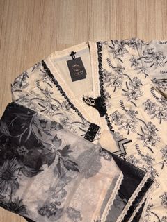(Category: ) located in . Submitted by shop.dusty.wardrobe. (Listing ID 1467095084, Image 1). Description: .