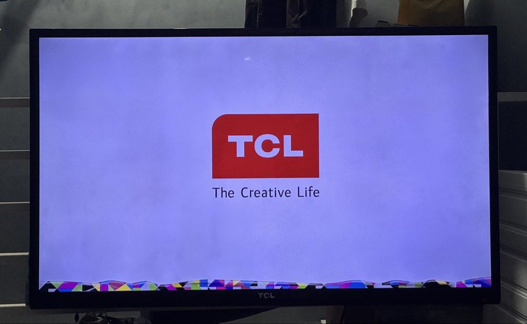 48 inch TCL 1080P LED TV (Category: TV) located in Manila. Submitted by jhie24 (Listing ID 1467144538, Image 1). Description: - Brand/Model: TCL LED48B2610 - Resolution: Full HD 1080p display - Condition: Tested & working - Design: Classic black bezels with TCL branding, includes wall bracket, no stand. Issue1:with loose plastic inside ( see 3rd image) Issue2: Intermittently nawawala ang sound pag nasa mainit na room. Recommended usage: Based on 