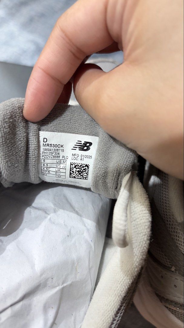530 NEW BALANCE (Category: Shoe inserts) located in Manila. Submitted by raredeer_ (Listing ID 1467131834, Image 1). Description: Original! -used for a few times only - with box.