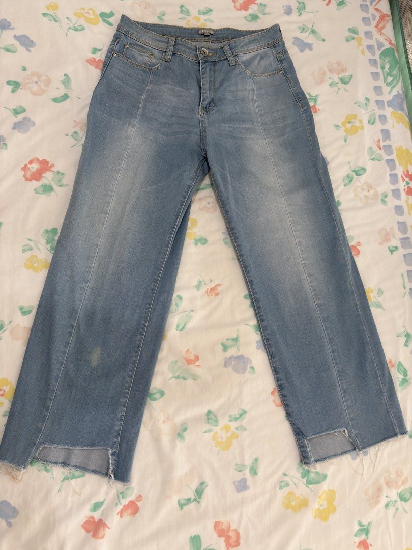 6ixty8ight Light Wash Wide Leg Jeans Size Large (Category: Jeans) located in Manila. Submitted by katrine_gervacio (Listing ID 1466991733, Image 1). Description: - Brand: 6ixty8ight - Size: Large (165/70A fit) - Wash: Mid-blue light wash denim - Fit: High waist - Details: Front leg seam accents and raw-cut frayed hem - Pockets: Classic five-pocket design - Closure: Zip fly with metal button.