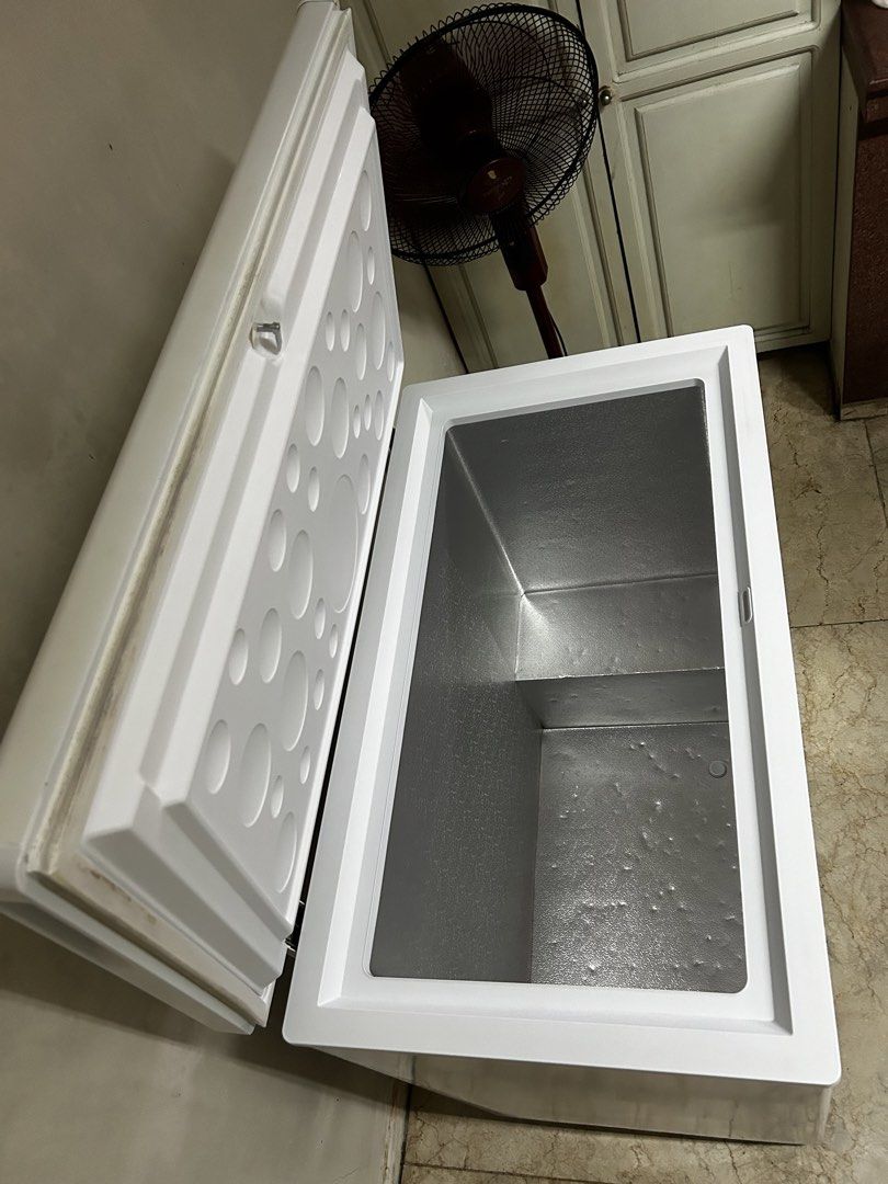 7 cu ft Haier White Chest Freezer (2018) (Category: Refrigerators and Freezers) located in Paranaque City. Submitted by abbeylee1995 (Listing ID 1467032164, Image 2). Description: - Brand: Haier - Color: White - Type: Chest freezer with top-opening lid - Condition: Fully working, clean exterior - Features: Deep interior storage, bottom front control panel with indicator lights - Power: Standard plug connection - Pickup: Ready for pickup/delivery 