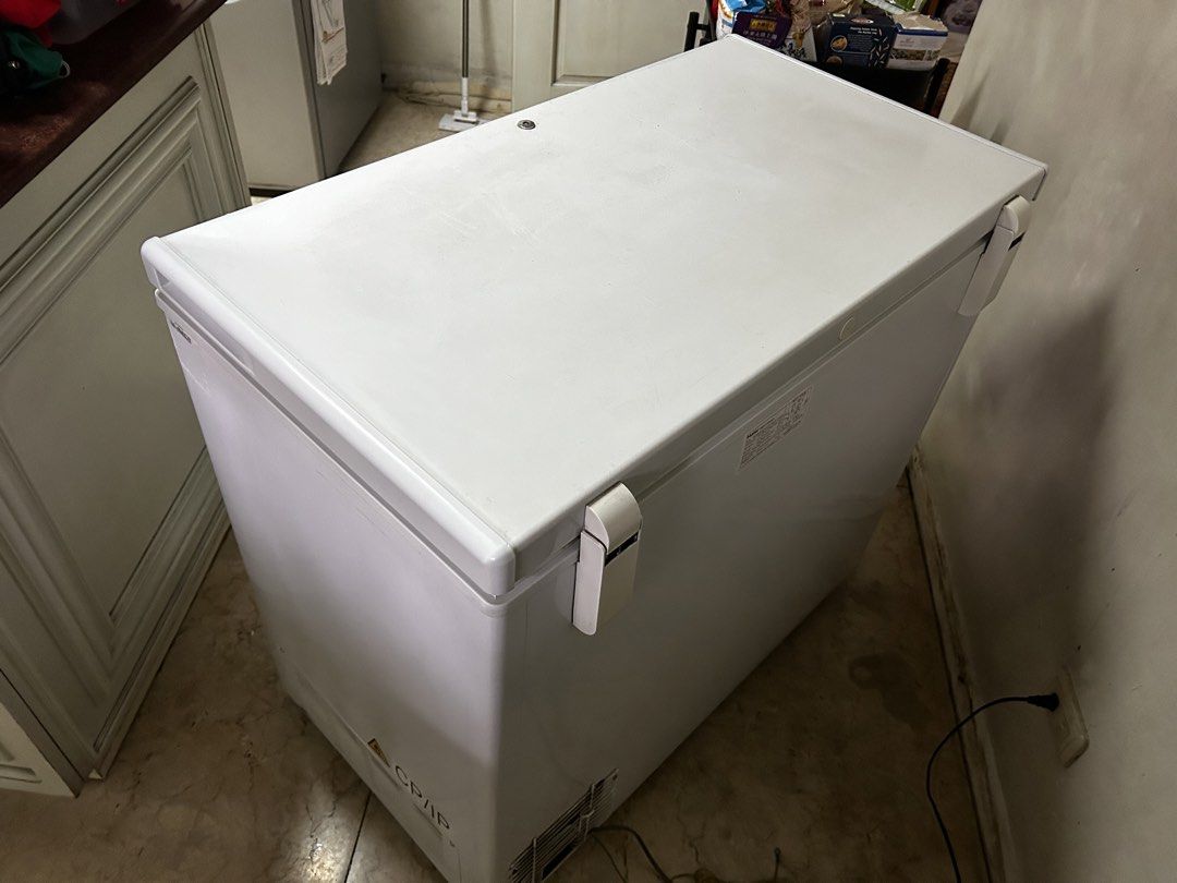 7 cu ft Haier White Chest Freezer (2018) (Category: Refrigerators and Freezers) located in Paranaque City. Submitted by abbeylee1995 (Listing ID 1467032164, Image 3). Description: - Brand: Haier - Color: White - Type: Chest freezer with top-opening lid - Condition: Fully working, clean exterior - Features: Deep interior storage, bottom front control panel with indicator lights - Power: Standard plug connection - Pickup: Ready for pickup/delivery 