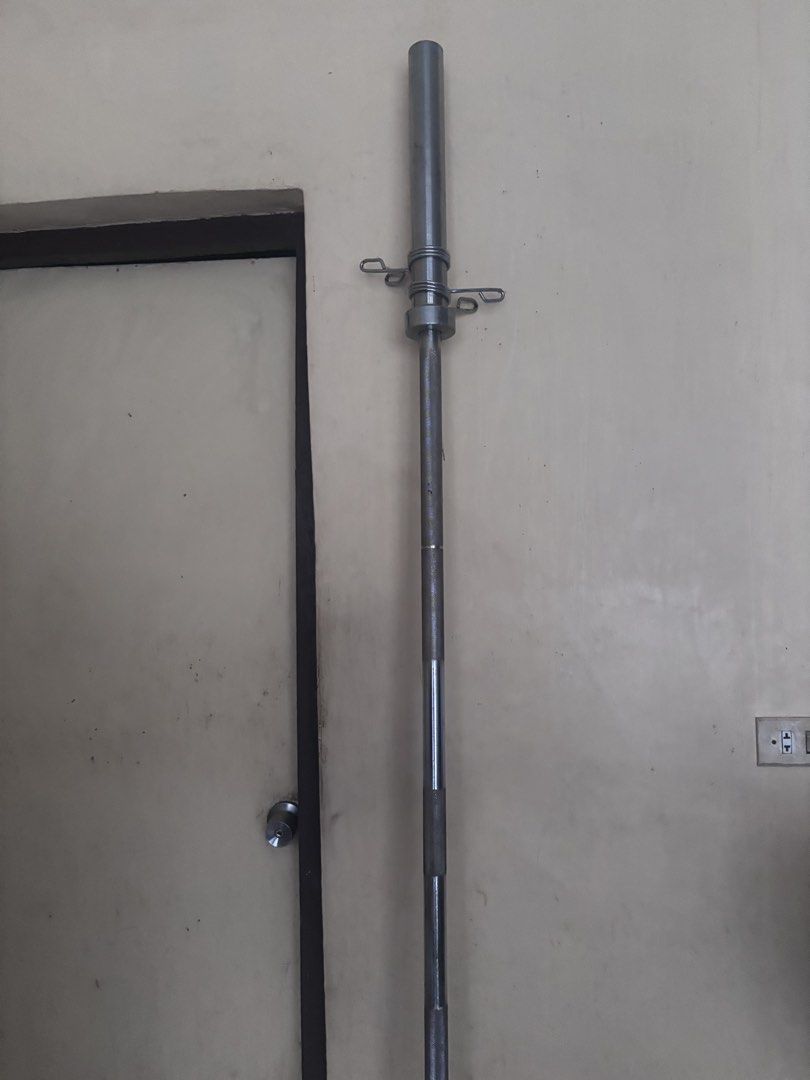 7ft Olympic barbell with spring collars (Category: Weights & Dumbbells) located in Cainta. Submitted by delaquadz (Listing ID 1467037412, Image 1). Description: -barely used (wala akong plates) -nakatambak lang -7ft -with good bearing -with 2 spring collars.