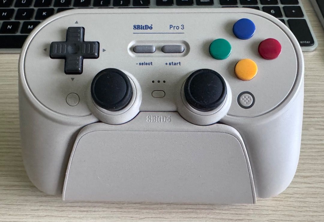8bitdo Pro 3 (Category: Controllers) located in Singapore. Submitted by sneo000 (Listing ID 1467012249, Image 1). Description: .