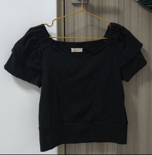 (Category: ) located in . Submitted by curatedfitssg (Listing ID 1467081639, Image 1). Description: .