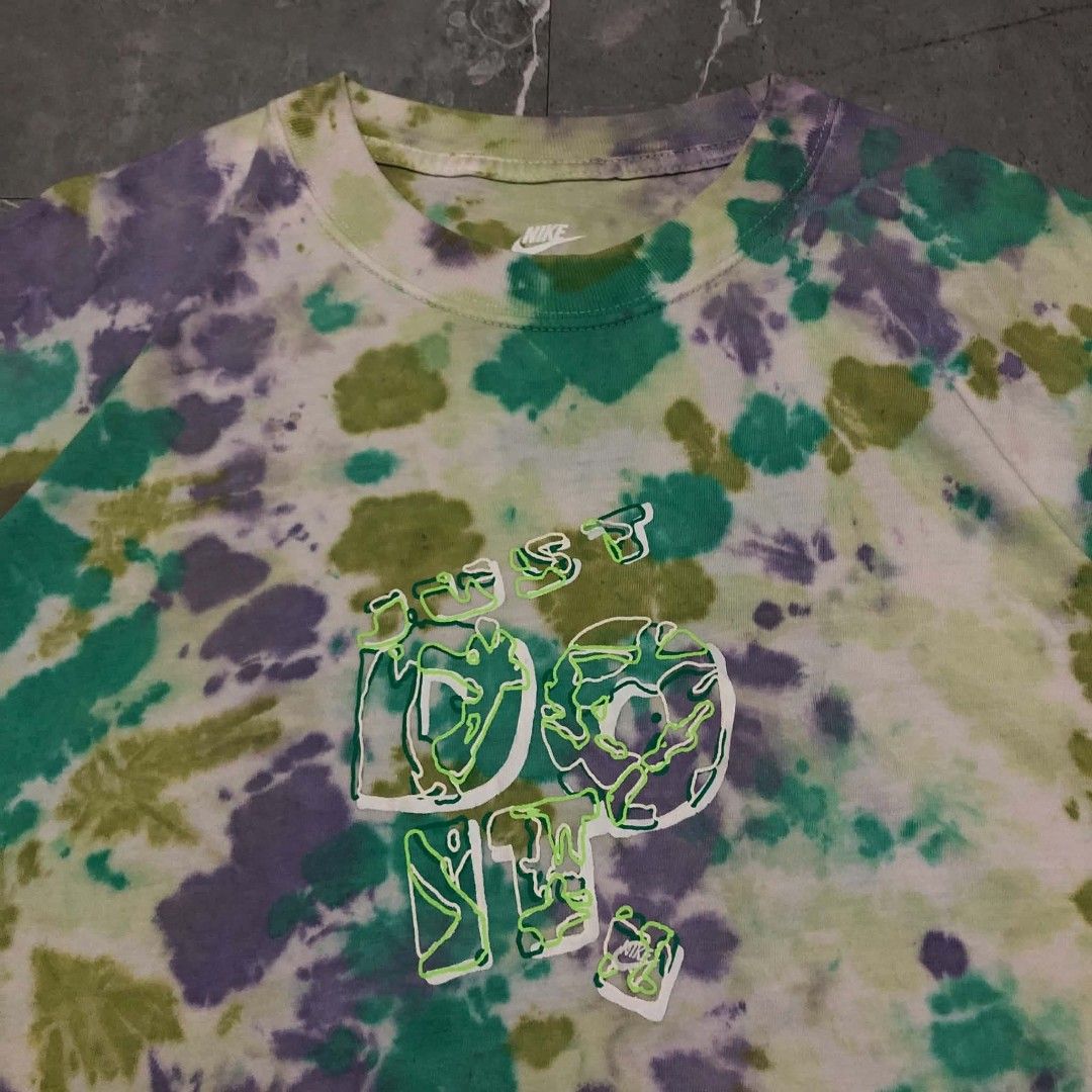 🔱 NIKE TIE-DYE 🔱 (CREW NECK) (Category: Activewear) located in Cebu City. Submitted by cj_thrift (Listing ID 1467156352, Image 3). Description: 🔱 NIKE TIE-DYE 🔱 (CREW NECK) -Size: M (can fit L to XL) -Length: 31 -Width: 23 -Color rate: 10/10 -Excellent condition PRICE: 🔖 430 Only! ♻️UNLI VIDEOCALL WITH ITEM/ UNLI VOUCH IF LEGIT SELLER♻️ ✈️CAN SHIPPED NATIONWIDE 🚚JNT OR LBC COURIER 📍MINGLANILLA, CEBU ‼️SOBRANG SOLID PA NETO MGA BOSS‼️.