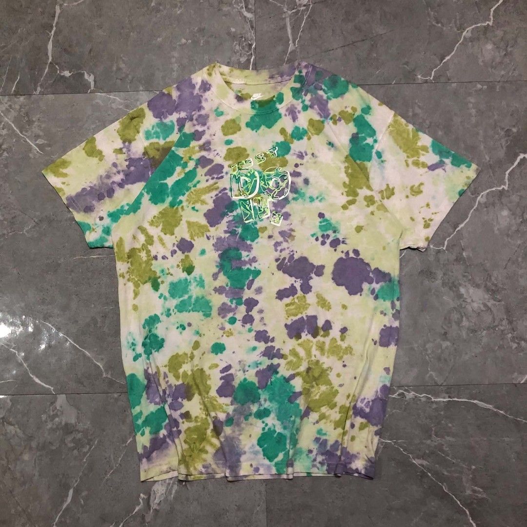 🔱 NIKE TIE-DYE 🔱 (CREW NECK) (Category: Activewear) located in Cebu City. Submitted by cj_thrift (Listing ID 1467156352, Image 1). Description: 🔱 NIKE TIE-DYE 🔱 (CREW NECK) -Size: M (can fit L to XL) -Length: 31 -Width: 23 -Color rate: 10/10 -Excellent condition PRICE: 🔖 430 Only! ♻️UNLI VIDEOCALL WITH ITEM/ UNLI VOUCH IF LEGIT SELLER♻️ ✈️CAN SHIPPED NATIONWIDE 🚚JNT OR LBC COURIER 📍MINGLANILLA, CEBU ‼️SOBRANG SOLID PA NETO MGA BOSS‼️.