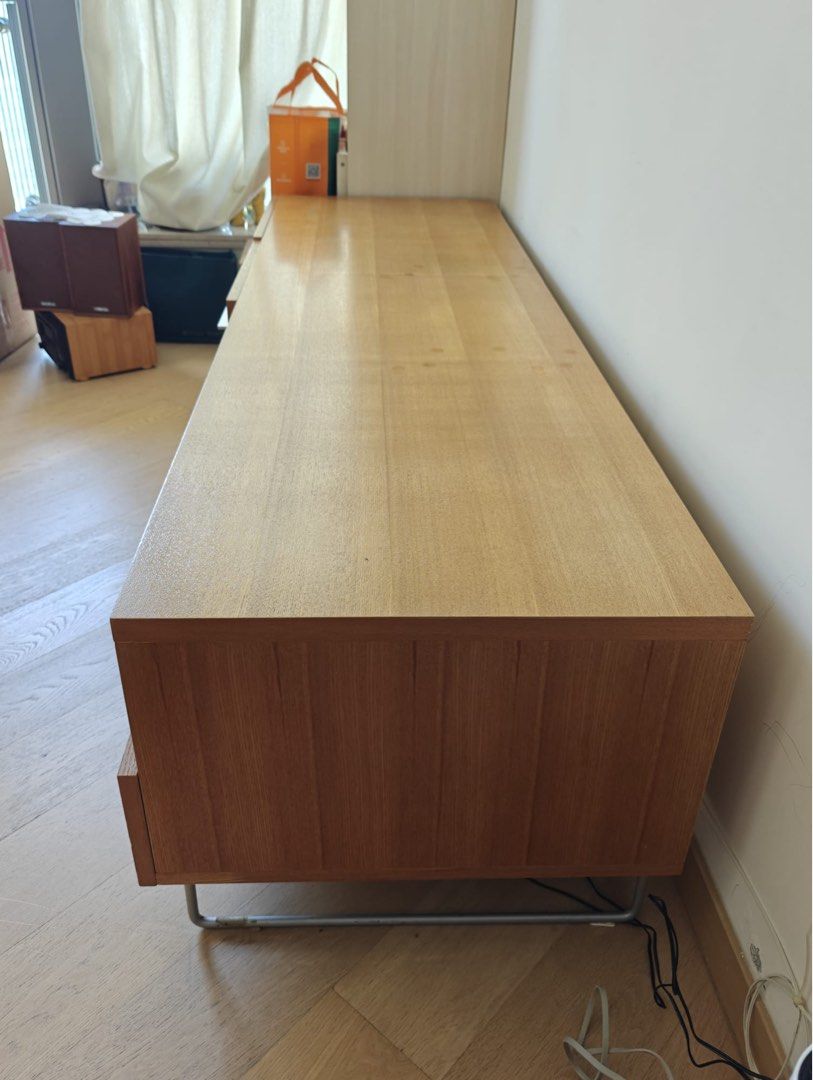 電視櫃 TV cabinet （分類：電視櫃）位於 Hong Kong。 由 buzzbuzzbee 提交（商品編號 1467024969，圖片 3）。簡介： W闊：6 ft尺 D深： 21.5inch吋 H高：19inch吋 *****自備大隻佬***** *****self pick up*****。