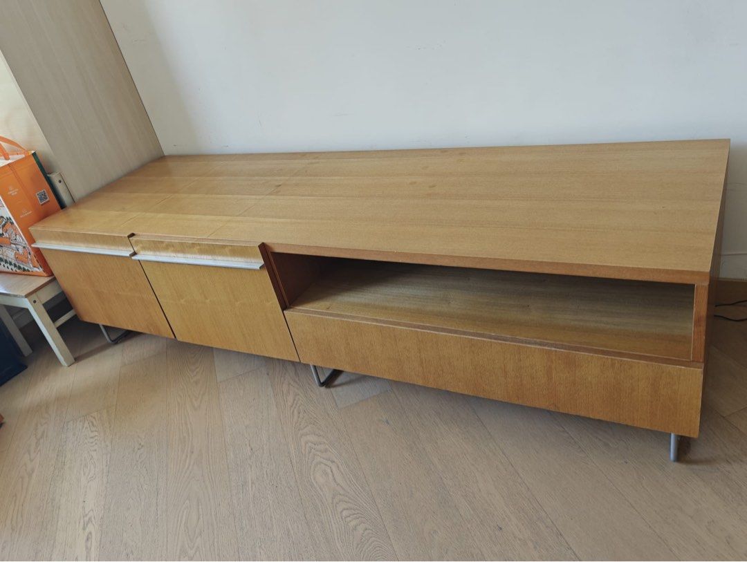 電視櫃 TV cabinet （分類：電視櫃）位於 Hong Kong。 由 buzzbuzzbee 提交（商品編號 1467024969，圖片 2）。簡介： W闊：6 ft尺 D深： 21.5inch吋 H高：19inch吋 *****自備大隻佬***** *****self pick up*****。