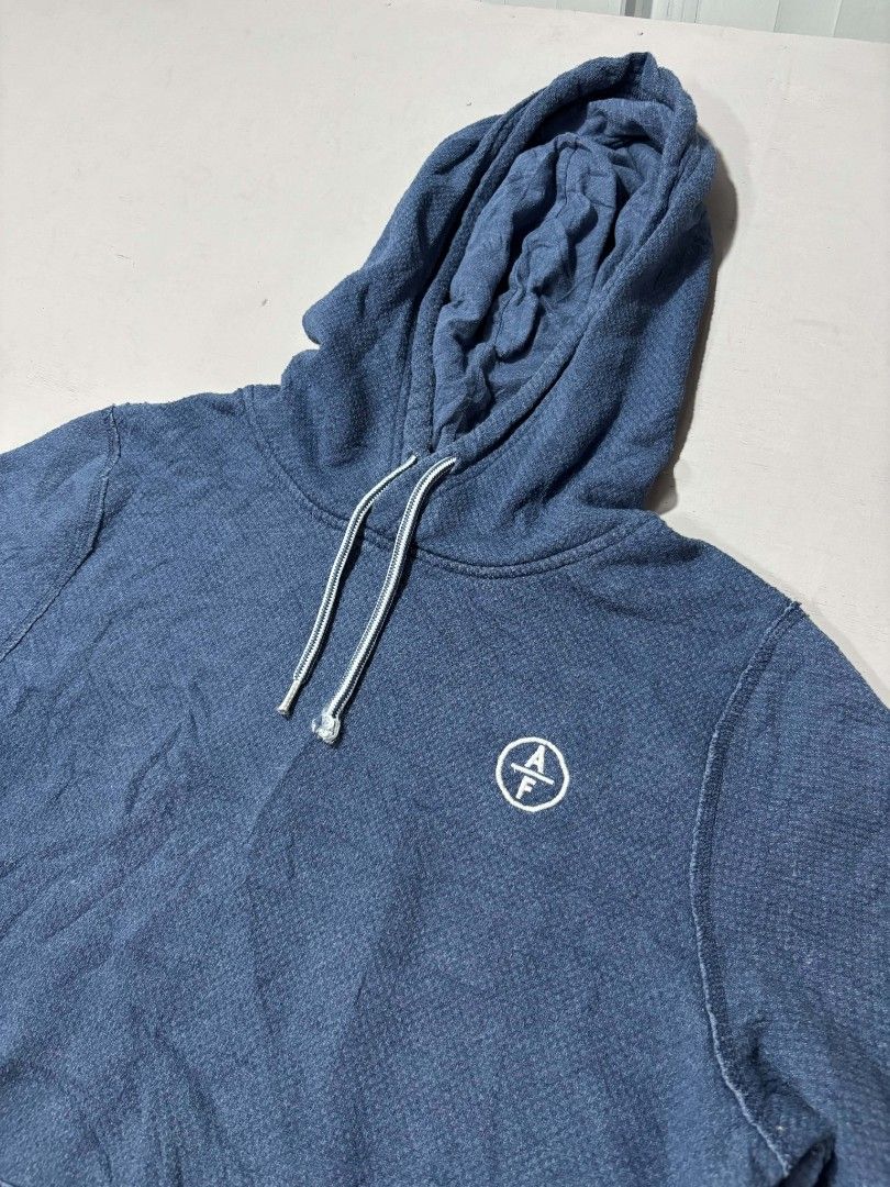 Abercrombie & Fitch (Category: Hoodies) located in Pili. Submitted by jevin_ukay (Listing ID 1466999183, Image 2). Description: DETAILS Large on tag Width:21 Length:27 No pinhole Good condition 📍Store location centro pili beside landbank pili. Bicol.
