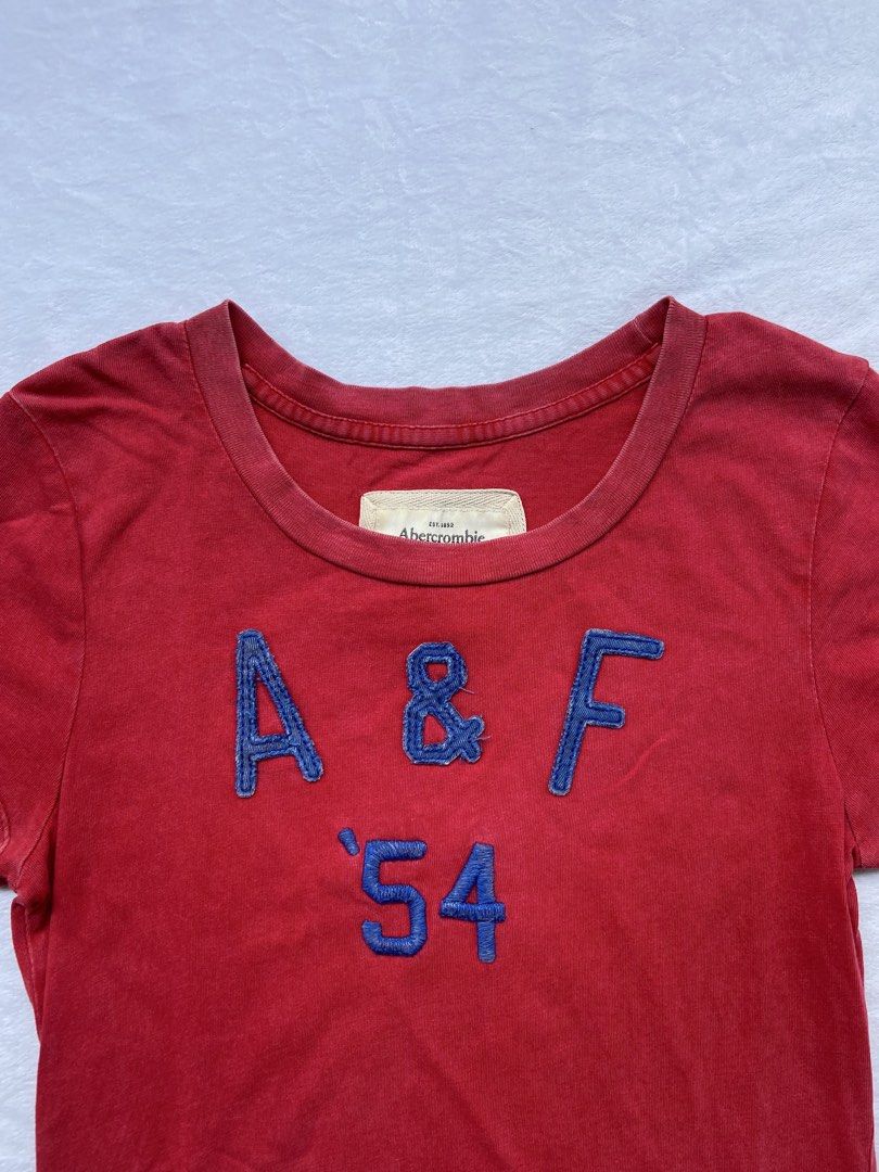 Abercrombie & Fitch Tee (Category: Blouses) located in General Santos City (Dadiangas). Submitted by kala_chuchi (Listing ID 1467166967, Image 2). Description: Abercrombie & Fitch Tee Size. Small 13 inches width 24.5 inches length Flaws. Faded at penhole Over all condition Good Mine. 300 Steal. 50/100 increments Claim. 500.